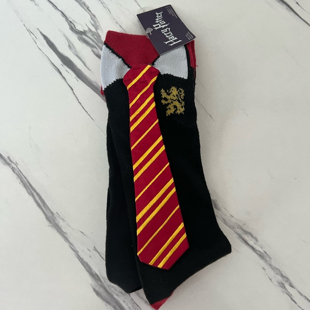 Harry Potter Socks Tie Shoe Sizes 4-10 Gryffindor New